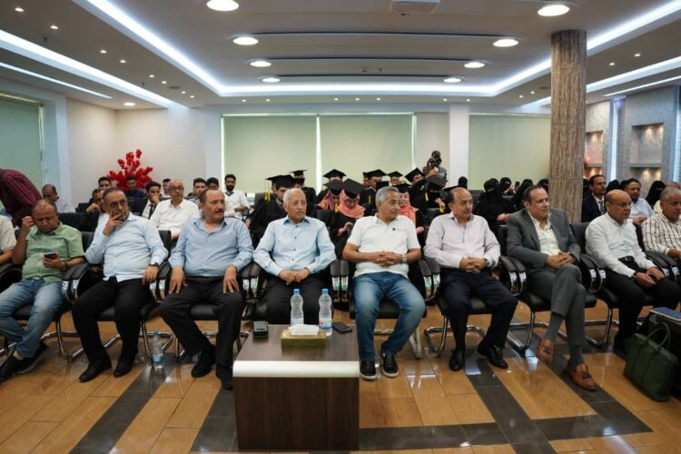 اليمن.. بحضور عدد من قياداتها.. مجموعة هائل سعيد انعم تحتفي بتخرج الدفعة الأولى من شباب انطلاقة.