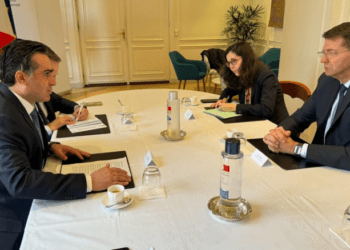 حمية يبحث مع نظيره الفرنسي في استكمال خطة إعادة إعمار المرفأ