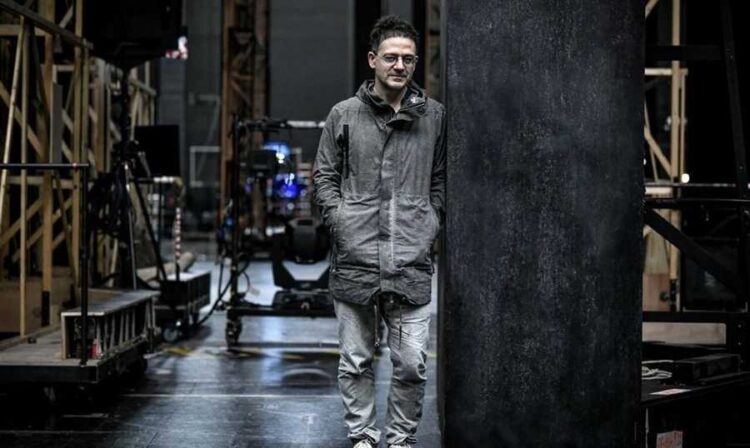 على خلفية اتهامه بالتطبيع… إلغاء عرض عمل فني في بيروت