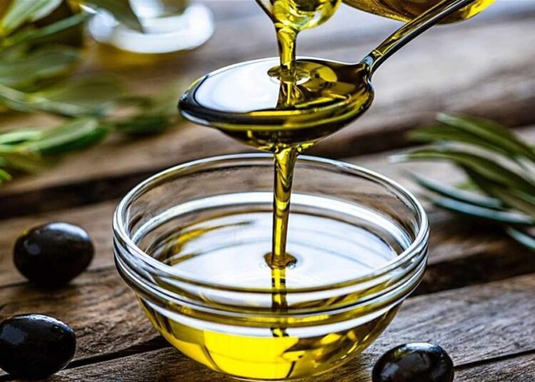 خبراء: زيت الزيتون قد يكون سبب زيادة في الوزن