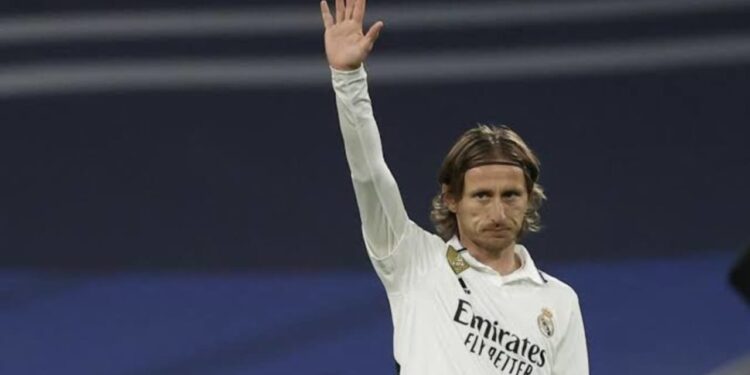 عرض سعودي خيالي جديد لمودريتش