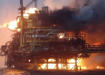 الطاقة المكسيكية: حريق هائل بمنصة نفط بحرية