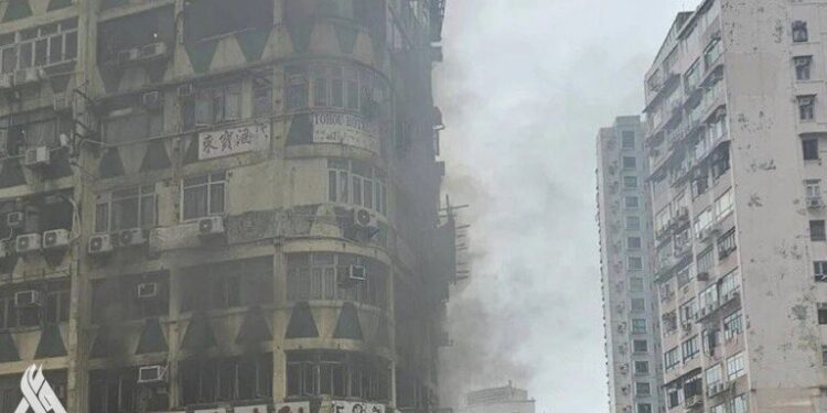 مصرع وإصابة 39 شخصاً بحريق مبنى سكني في هونغ كونغ