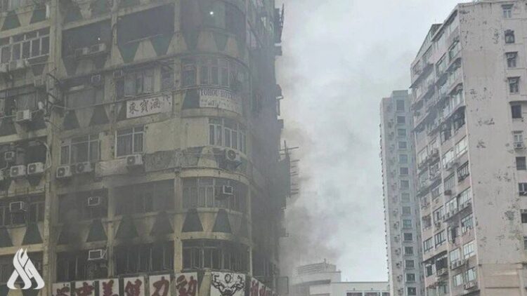 مصرع وإصابة 39 شخصاً بحريق مبنى سكني في هونغ كونغ