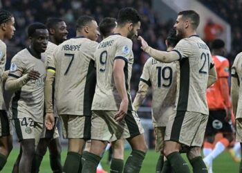 باريس سان جيرمان يهزم لوريان ويضع قدمه على منصة التتويج