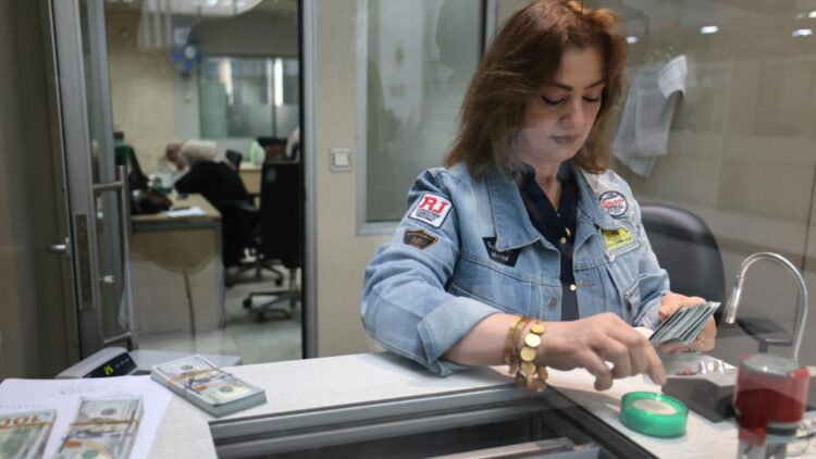 البنوك العربية تتمدد عراقياً: زيادة الاستثمارات ومساع لتقليل أثر العقوبات