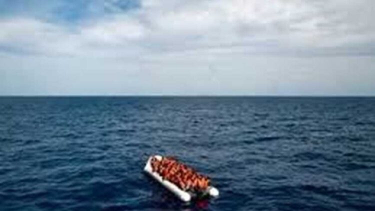 خفر السواحل التركي ينقذ 14 مهاجرًا