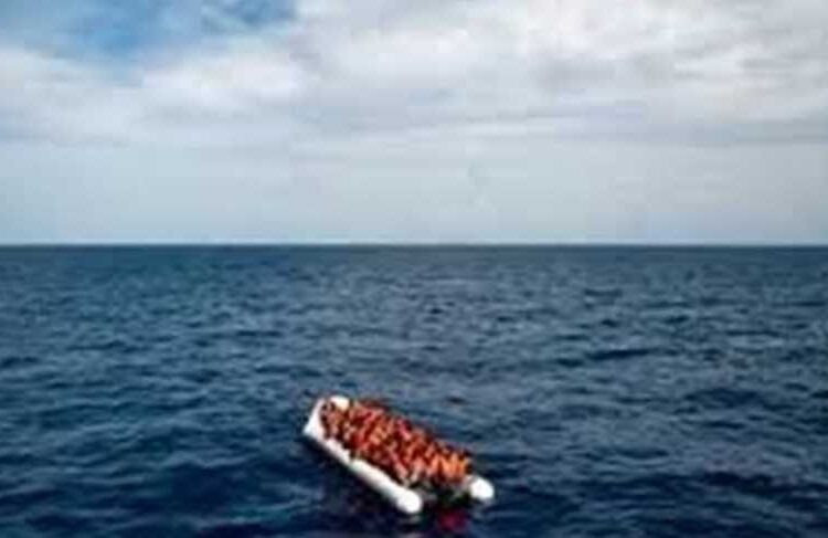 خفر السواحل التركي ينقذ 14 مهاجرًا