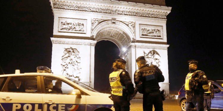 فرنسا تحبط مخططًا لمهاجمة ملعب كرة قدم بالأولمبياد