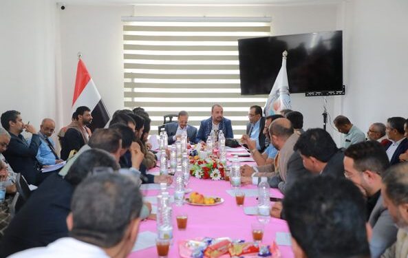اليمن.. مجلس إدارة الغرفة التجارية في الأمانة يقر تسمية ممثلي الغرفة والقطاع الخاص في مجالس إدارات الصناديق واللجان التخصصية والمؤسسات والهيئات الاقتصادية التي حددها القانون
