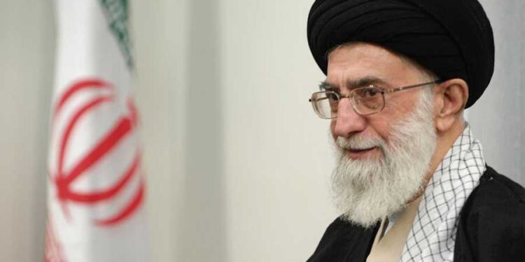 ظهور حفيدة خامنئي بـ”الفستان” يُثير الغضب” والتفاصيل !