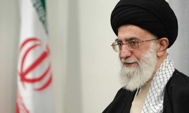 ظهور حفيدة خامنئي بـ”الفستان” يُثير الغضب” والتفاصيل !