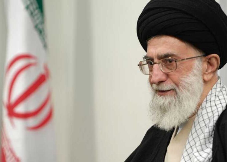 ظهور حفيدة خامنئي بـ”الفستان” يُثير الغضب” والتفاصيل !