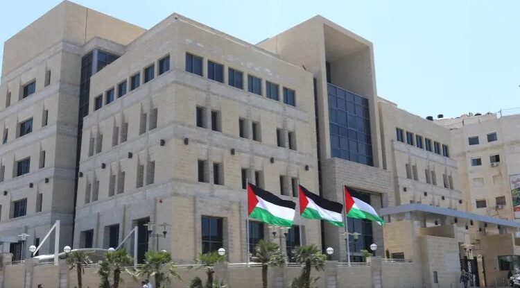 السلطة الفلسطينية تتهم إسرائيل بخنقها اقتصاديا لهذا السبب!!