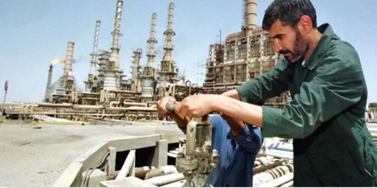 العراق يطلق 29 مشروعا لتطوير مخزونات النفط في 12 محافظة