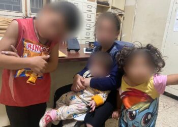 جريمة بحق الطفولة أب يرمي أولاده