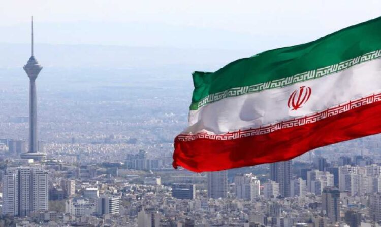 انفجار قوي يهز مركزًا تجاريًا قرب طهران
