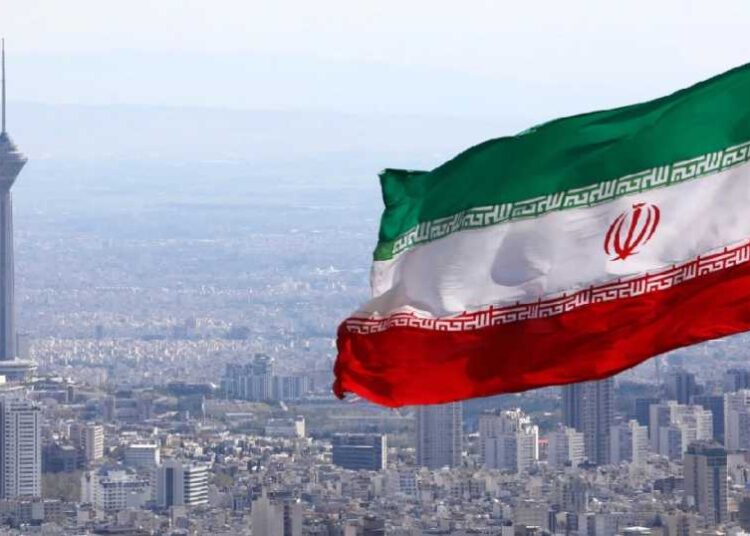 انفجار قوي يهز مركزًا تجاريًا قرب طهران