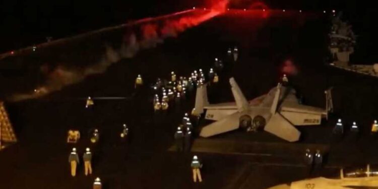 غارات أميركية بريطانية تستهدف 13 موقعاً حوثياً في اليمن