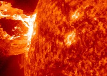 عاصفة شمسية قوية تضرب الأرض للمرة الأولى منذ 2003