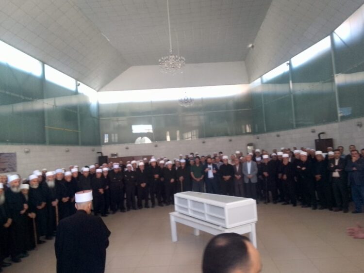 تشييع المناضل الشيخ حسن سليمان الحلبي بمأتم شعبيٍّ مهيب.. واختتام التعازي