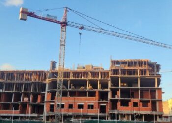 قطاع البناء في المغرب ينتعش بدعم من مشاريع البنية التحتية والإسكان