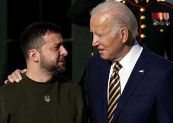بايدن يعتذر لزيلينسكي بسبب “الـ6 أشهر القاتلة”