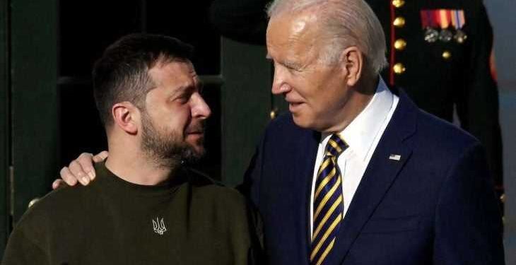 بايدن يعتذر لزيلينسكي بسبب “الـ6 أشهر القاتلة”
