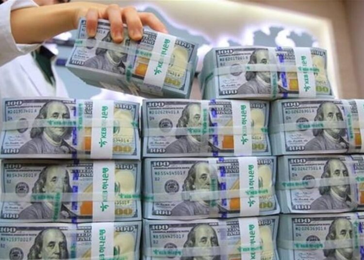 انخفاض يطرأ على أسعار صرف الدولار في البورصات العراقية