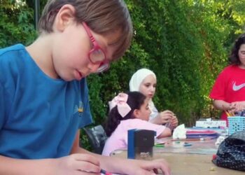 ورشة عمل فنية مجانية للأطفال ضمن مهرجان جمعية بيت الخط العربي والفنون