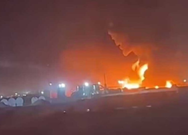 أربيل…حريق “ضخم” يلتهم مستودعات وصهاريج نقل نفط