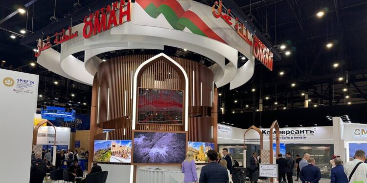 مباحثات روسية عمانية على هامش فعاليات منتدى بطرسبورغ الاقتصادي