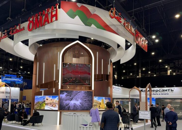 مباحثات روسية عمانية على هامش فعاليات منتدى بطرسبورغ الاقتصادي
