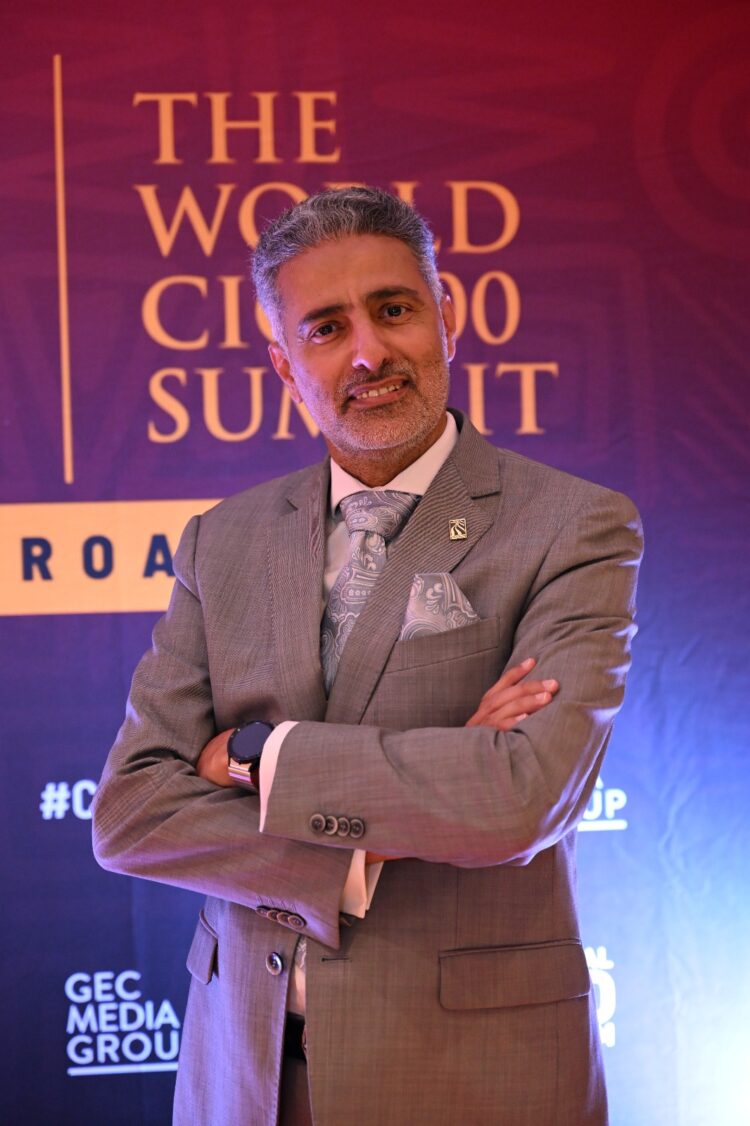 اليمن.. تكريم الدكتور صلاح الدين المحمدي كأحد أفضل 100 رئيس تنفيذي لتكنولوجيا المعلومات