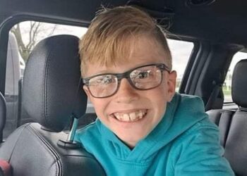 انتحار طفل امريكي بسبب عام من تنمر اصدقاء مدرسته على نظاراته وضحكتة