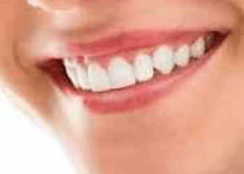 استغنت عن زيارة طبيب الأسنان لمدة 40 سنة… هذا ما نصحت به إحدى خبيرات صحة الفم!