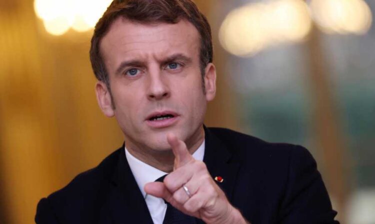 ماكرون يُغرد بالعربية والعبرية والفرنسية والإنكليزية: حرب غزة يجب أن تتوقف