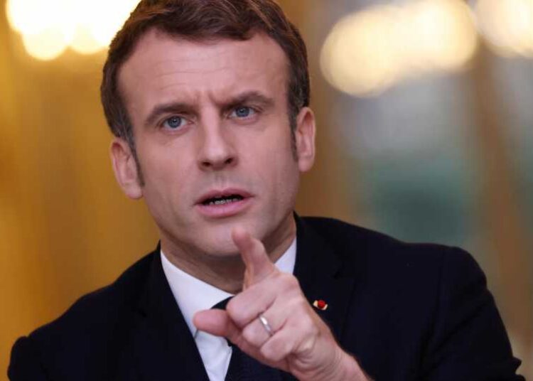 ماكرون يُغرد بالعربية والعبرية والفرنسية والإنكليزية: حرب غزة يجب أن تتوقف