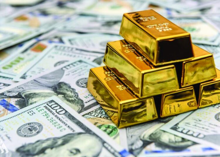 الذهب يتجه لأول مكاسب في ثلاثة أسابيع مع تراجع الدولار