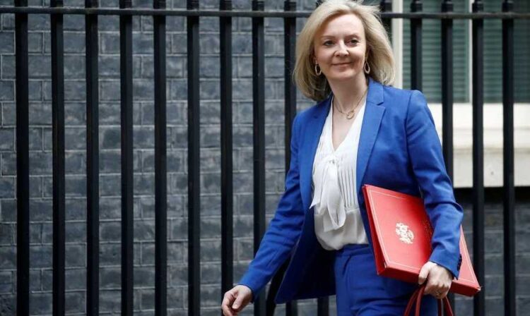 رئيسة وزراء بريطانيا السابقة تخسر مقعدها في البرلمان