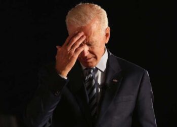 بايدن في زلة جديدة: فخور بكوني أول امرأة سوداء تعمل مع رئيس أسود