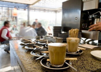 أرباب المقاهي بالمغرب يلوّحون بإضرابات وطنية بسبب توالي الإفلاسات