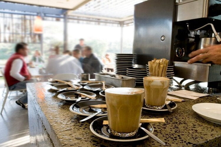 أرباب المقاهي بالمغرب يلوّحون بإضرابات وطنية بسبب توالي الإفلاسات