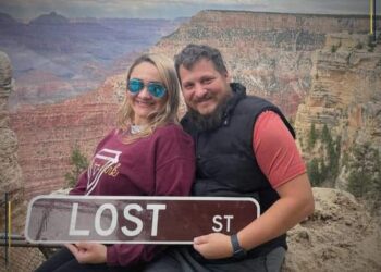 وفاة يوتيوبر بسبب تناول المحار النيئ