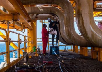 أسعار النفط تستقر قرب أدنى مستوى وسط أنباء إيجابية من الصين