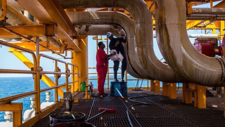 أسعار النفط تستقر قرب أدنى مستوى وسط أنباء إيجابية من الصين