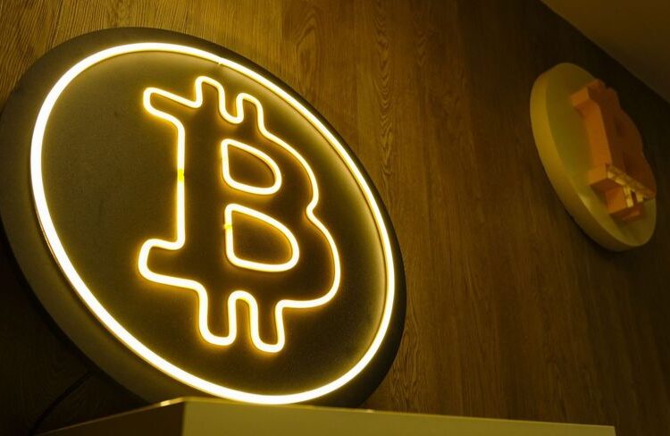 روسيا تسارع لضبط العملات المشفرة وسط تأثر شركاتها بالعقوبات