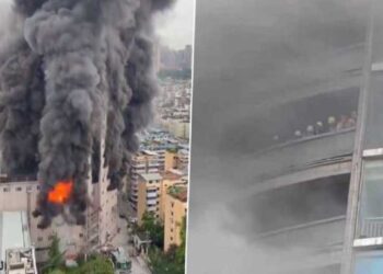 بالفيديو – قتلى في حريق كبير في مركز تجاري صيني