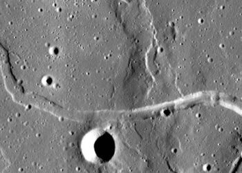 اكتشاف كهف على سطح القمر يمكن أن يكون مفيداً لرواد الفضاء