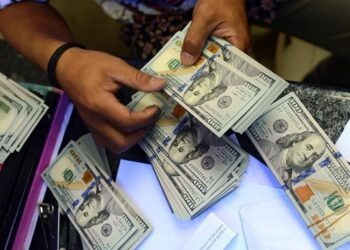 تحويلات المصريين في الخارج تقفز بأكثر من 63 في المئة